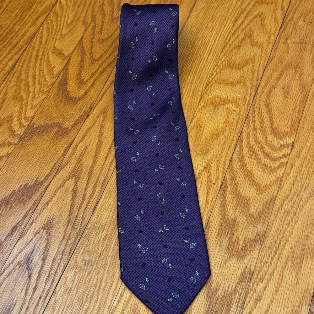 Marshall Field’s Men’s Purple Paisley Silk Tie